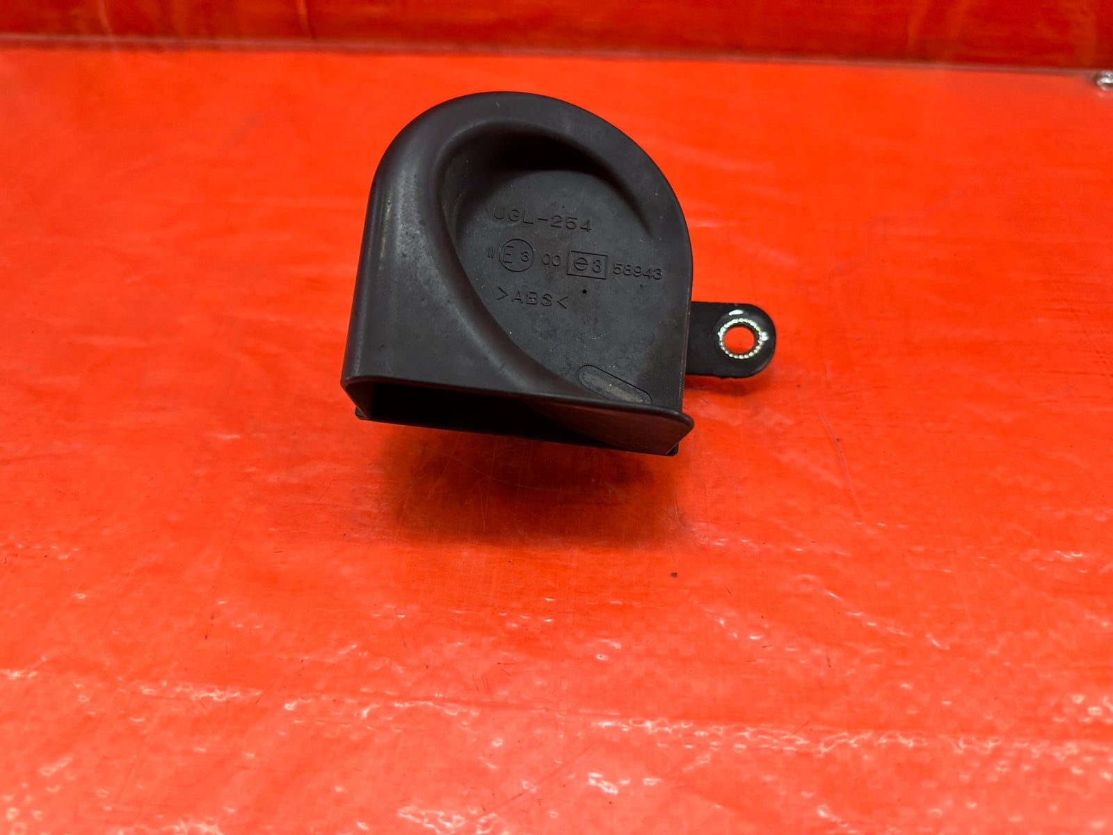 04 09 HONDA S2000   LOW NOTE HORN   OEM FACTORY #1974