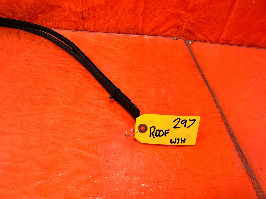 96 00 HONDA CIVIC SEDAN 4D   TOP OF THE ROOF WEATHER STRIP DRIP RETAINER OEM 29711