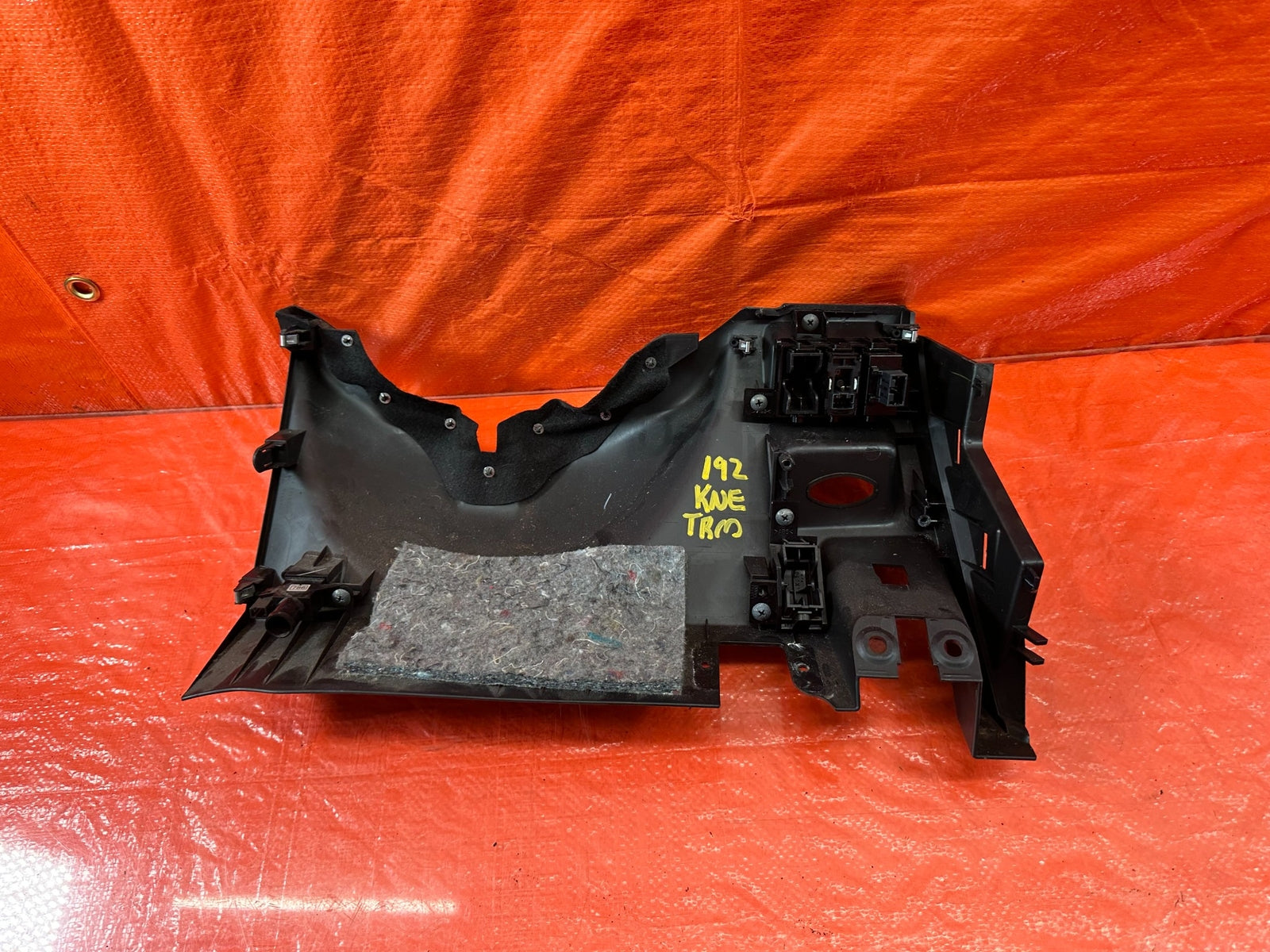 07 13 INFINITI G35 G37 SEDAN   KNEE TRIM UNDER STEERING COLUMN LOWER COVER #19210