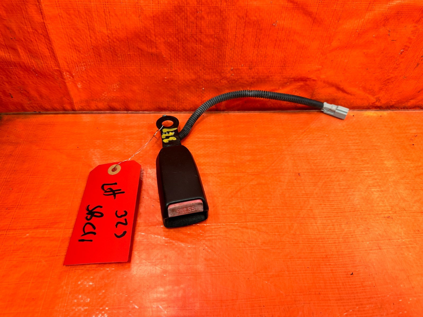 92 95 HONDA CIVIC   2D COUPE DRIVER LEFT FRONT SEAT BELT CLIP BUCKLE OEM 3271