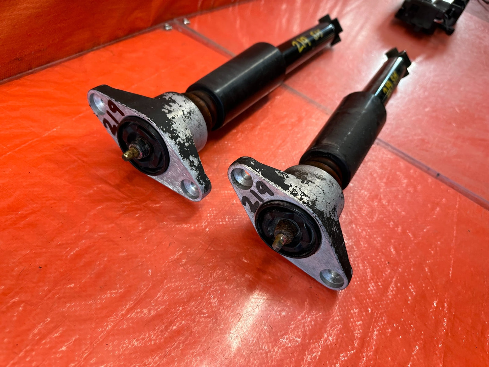 13 16 HYUNDAI GENESIS COUPE   LEFT AND RIGHT REAR SHOCK ABSORBERS SHOCKS OEM 2199