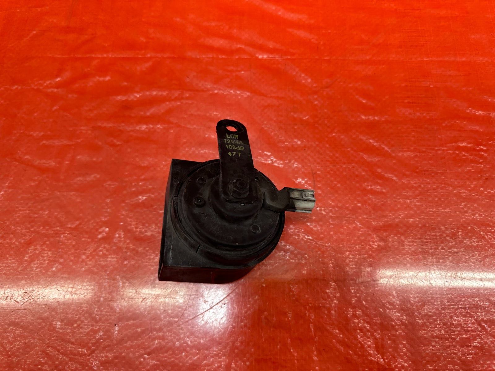 04 09 HONDA S2000   LOW NOTE HORN   OEM FACTORY #19711