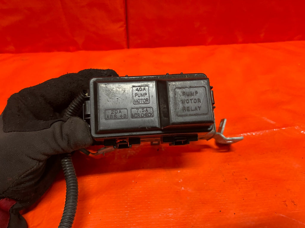 99 01 HONDA CR V CRV   ENGINE BAY EXTERIOR UNDER THE HOOD ABS FUSE BOX PANEL OEM0