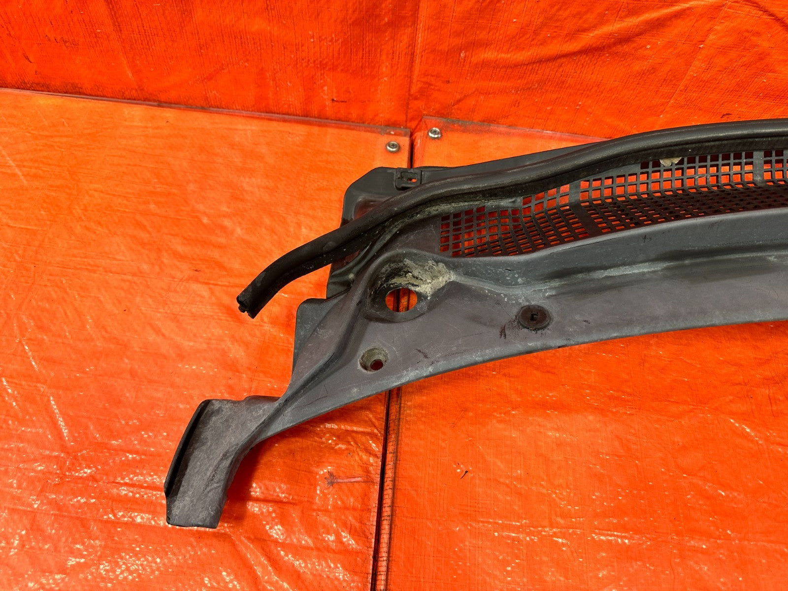 97 01 HONDA CR V   WINDSHIELD WIPER COWL TRIM PLASTIC   OEM FACTORY OE #3016