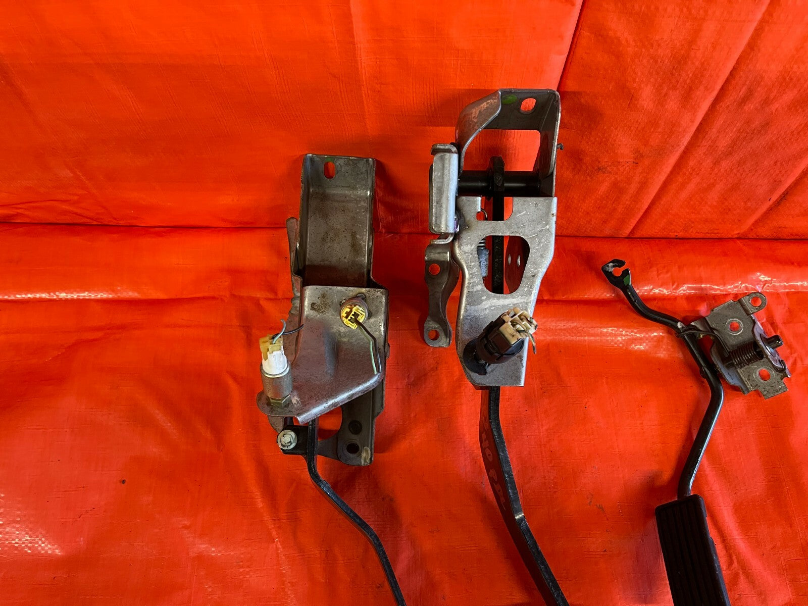 02 05 HONDA CIVIC SI 2.0 EP3   COMPLETE PEDAL SET GAS BRAKE CLUTCH PEDALS OEM   1