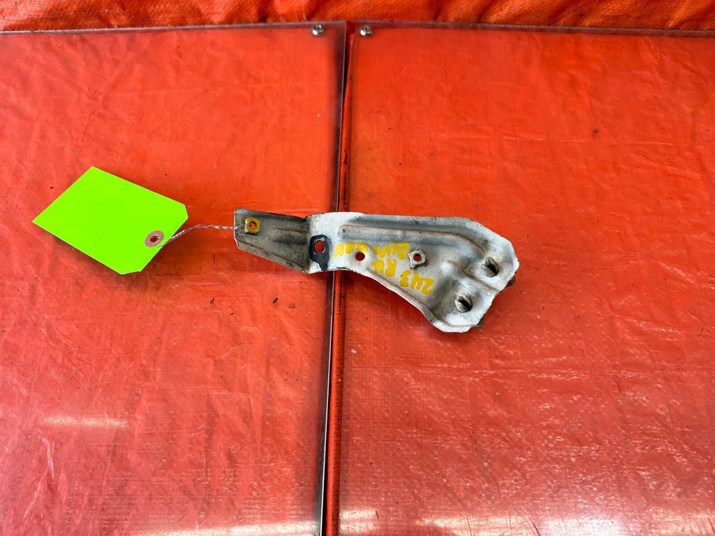 88 91 HONDA CRX   PASSENGER RIGHT METAL FENDER MOUNTING BRACKET RBACE   OEM #2435