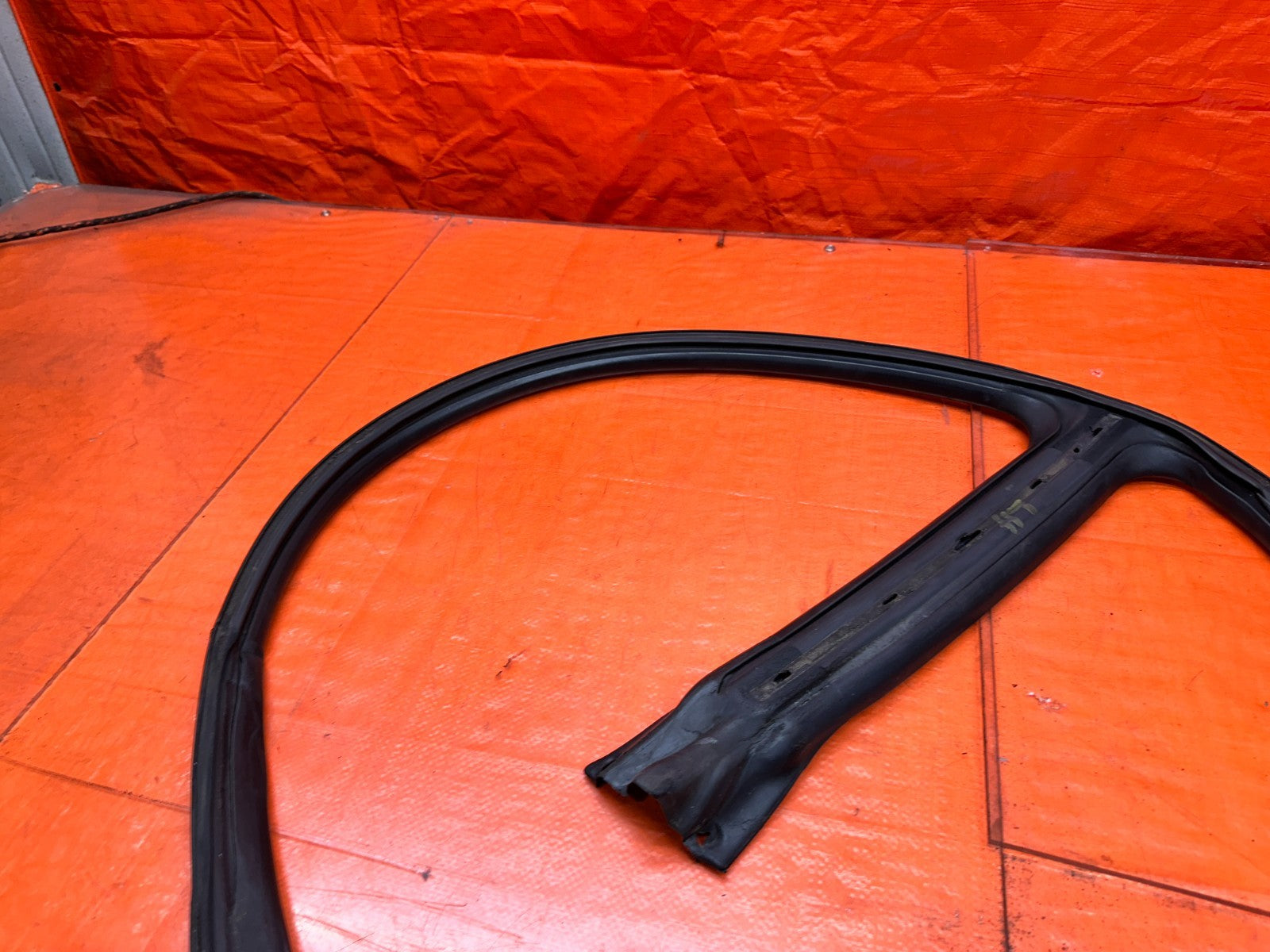 94-01 ACURA INTEGRA 4D SEDAN LEFT DRIVER FRONT REAR DOOR WEATHERSTRIP #34013