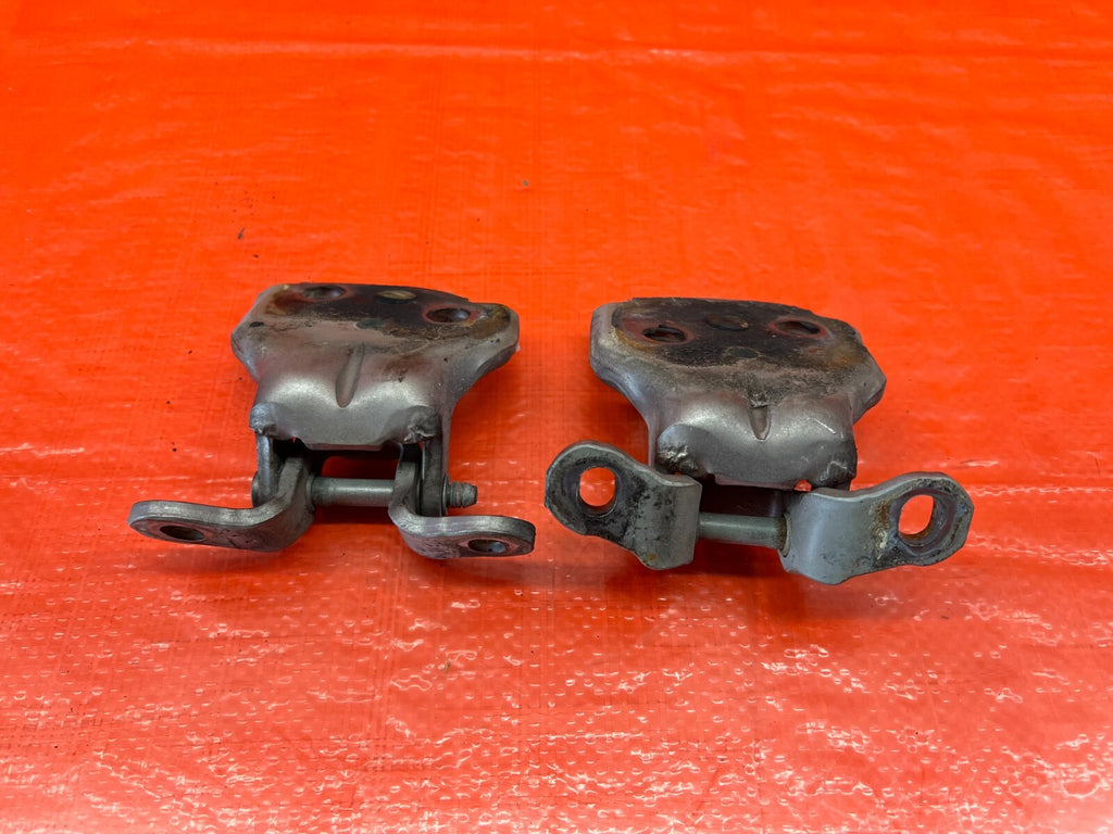 90 01 ACURA INTEGRA SEDAN   RIGHT FRONT DOOR HINGE SET   UPPER LOWER   OEM #1599