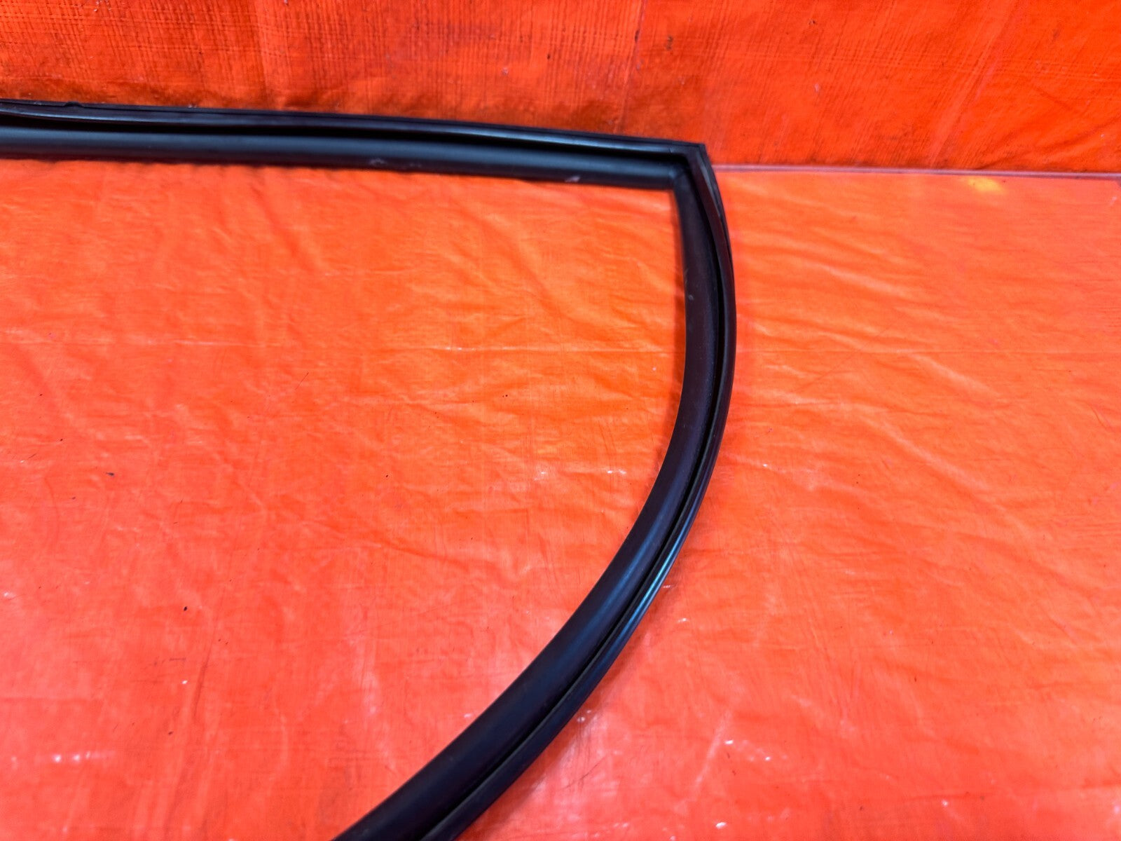 06 11 CIVIC 4D SEDAN   PASSENGER RIGHT REAR WEATHER STRIP RUN CHANNEL OEM #2824