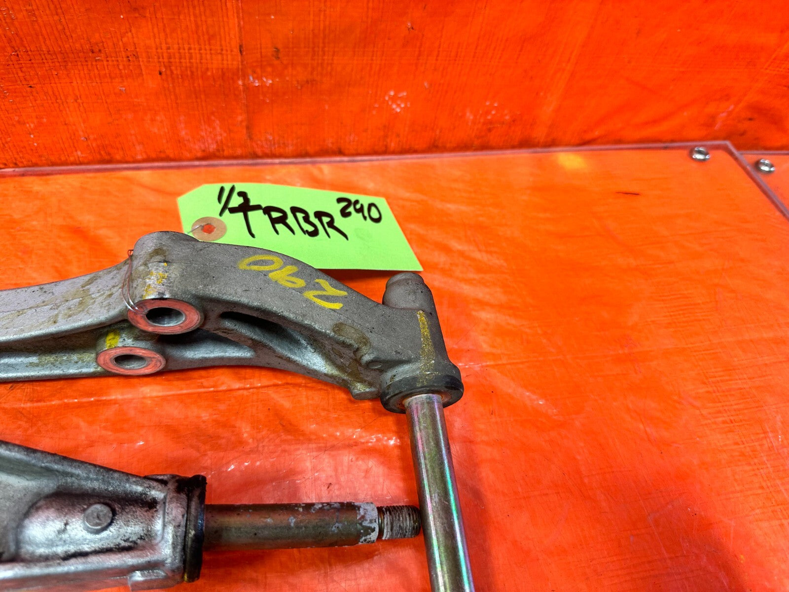 00 09 HONDA S2000   AP1 AP2 ALUMINUM DIFFERENTIAL MOUNTING BRACKETS   OEM #2904