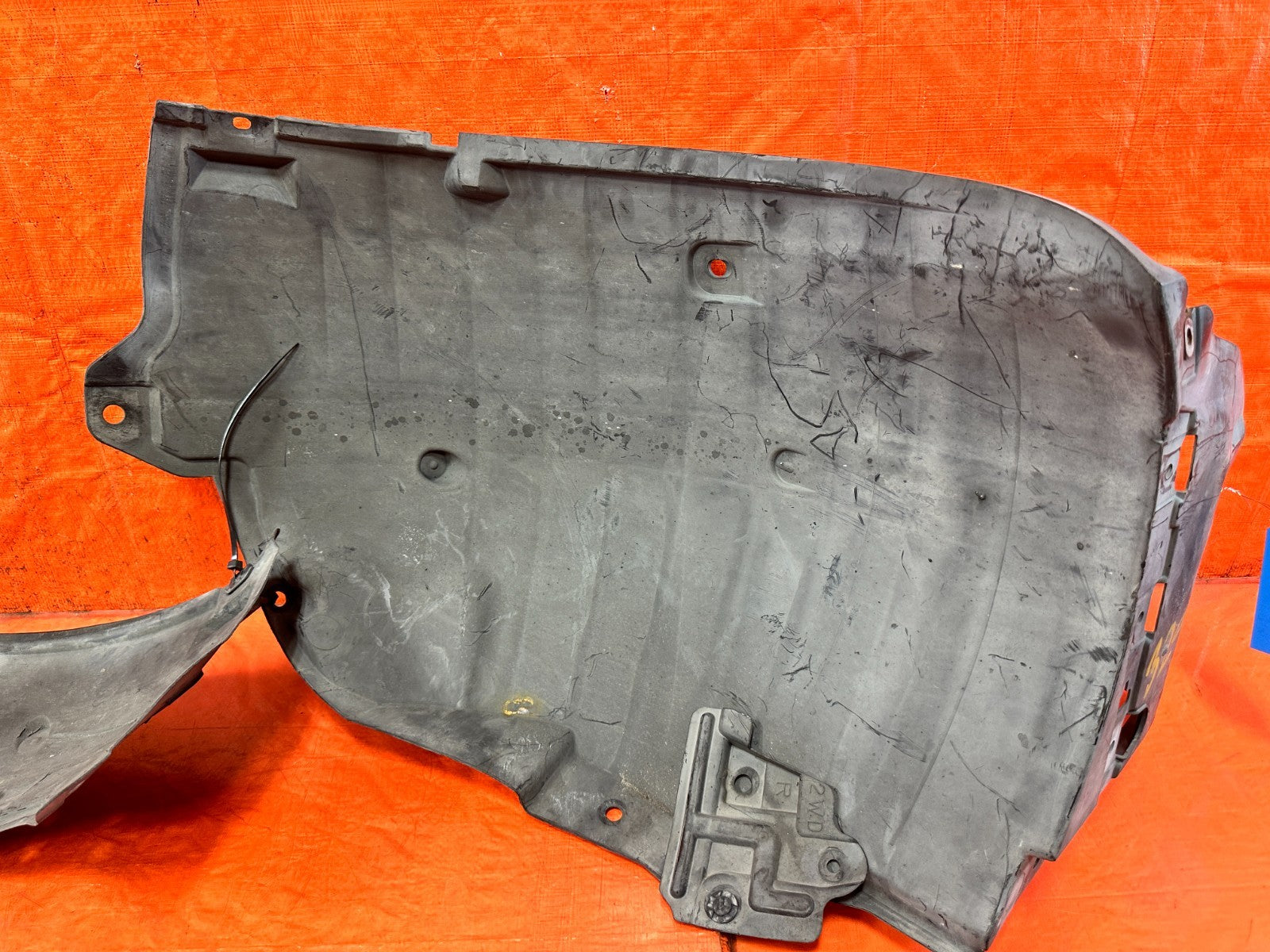 INFINITI G37 Q60 COUPE CONV RIGHT PASSENGER FRONT FENDER SPLASH LINER #329 111