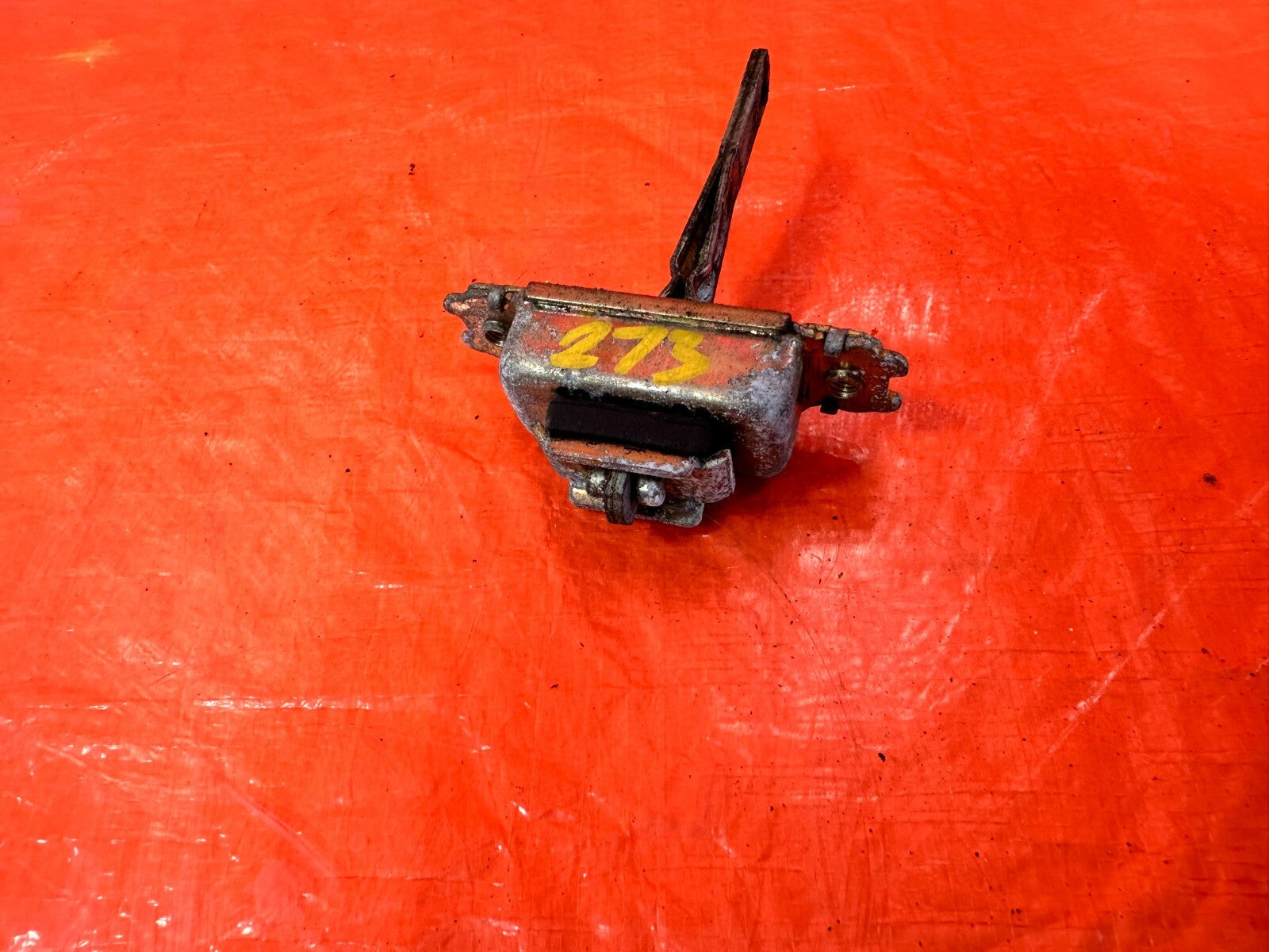 92 96 HONDA PRELUDE   LEFT OR RIGHT   DOOR CHECKER HINGE ARM STOPPER   OEM #2738