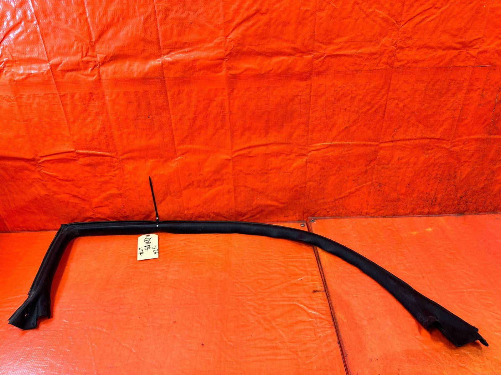 10 16 HYUNDAI GENESIS COUPE   RIGHT DOOR UPPER WEATHER STRIP SEAL OEM #3260