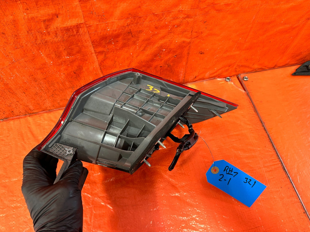 09 10 ACURA TSX   PASSENGER RIGHT TAIL LIGHT TAIL LAMP OUTER QUARTER PANEL OEM7