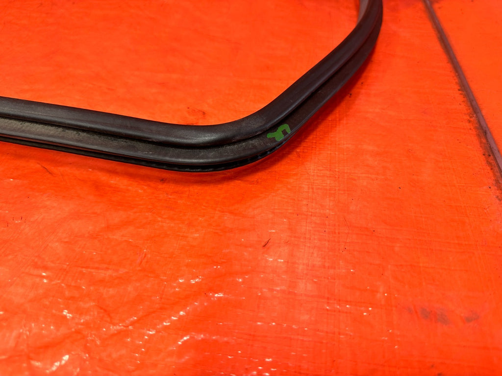 97 01 HONDA CR V CRV   CHASSIS TO DOOR OPEN TRIM GASKET LEFT REAR   OEM #30110