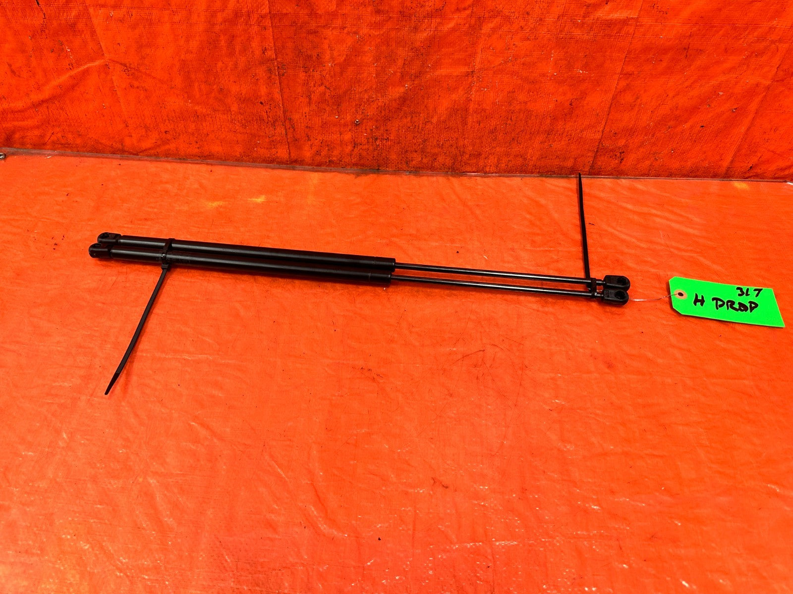 90 91 HONDA CIVIC HATCHBACK   TRUNK SHOCKS TAILGATE SHOCKS HATCH SHOCKS OEM 3170