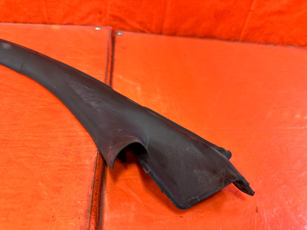 10 16 HYUNDAI GENESIS COUPE   RIGHT DOOR UPPER WEATHER STRIP SEAL OEM #3027