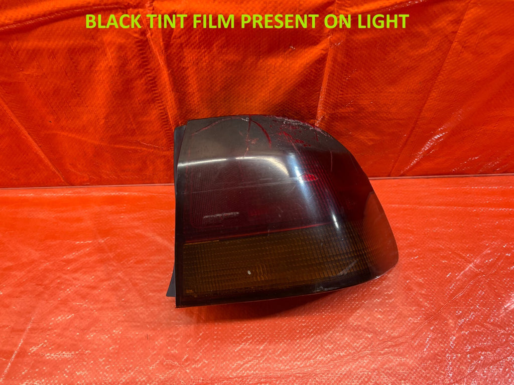 96 98 HONDA CIVIC 4D SEDAN   TAIL LIGHT LAMP  PASSENGER RIGHT OUTER SIDE OEM 1420