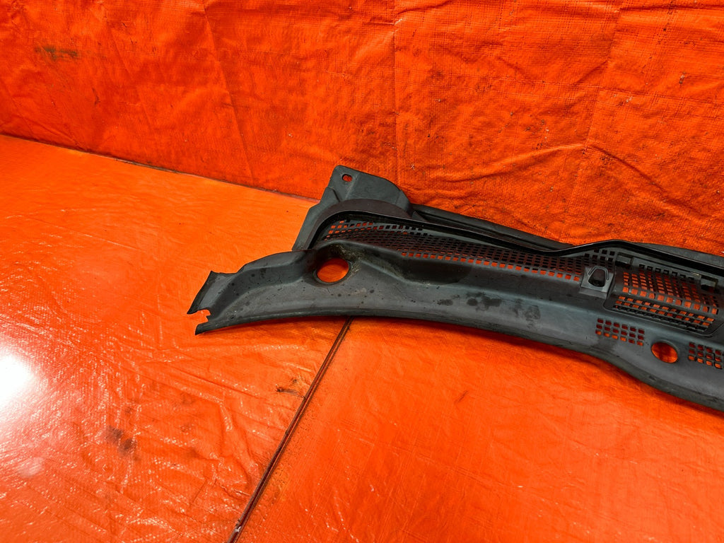 04 05 ACURA TSX   WINDSHIELD WIPER COWL TRIM PLASTIC   OEM FACTORY #3228
