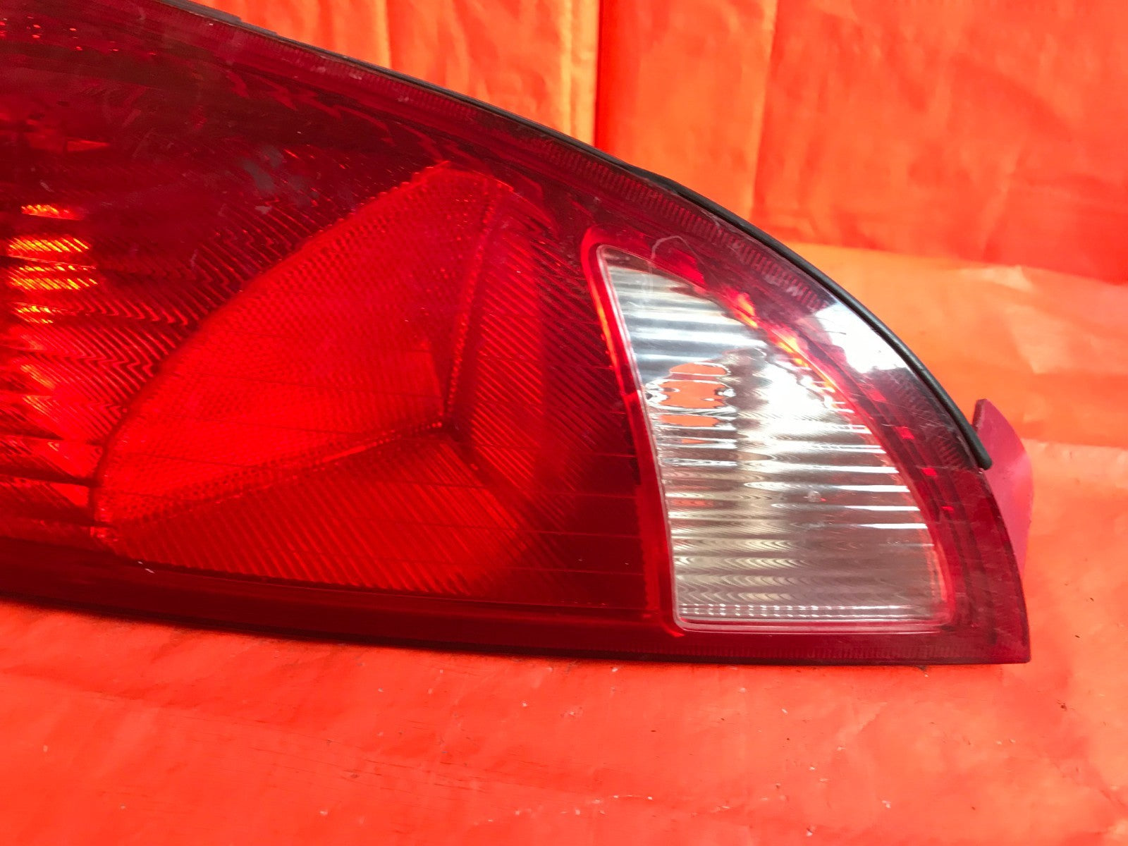 OEM 2003 03 FORD FOCUS HATCHBACK PASSENGER RIGHT TAIL LIGHT LAMP R RH2