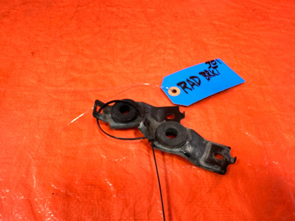 97 01 HONDA CR V CRV   RADIATOR BRACKETS   OEM #3011