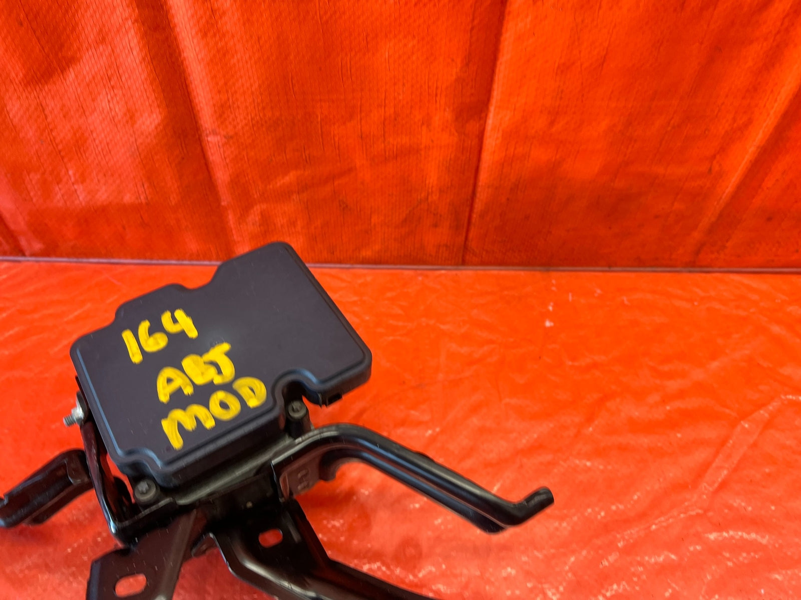 15 16 SCION FRS   AUTOMATIC   ABS PUMP ANTI SKID LOCK ACTUATOR VSA MODULATOR 1645