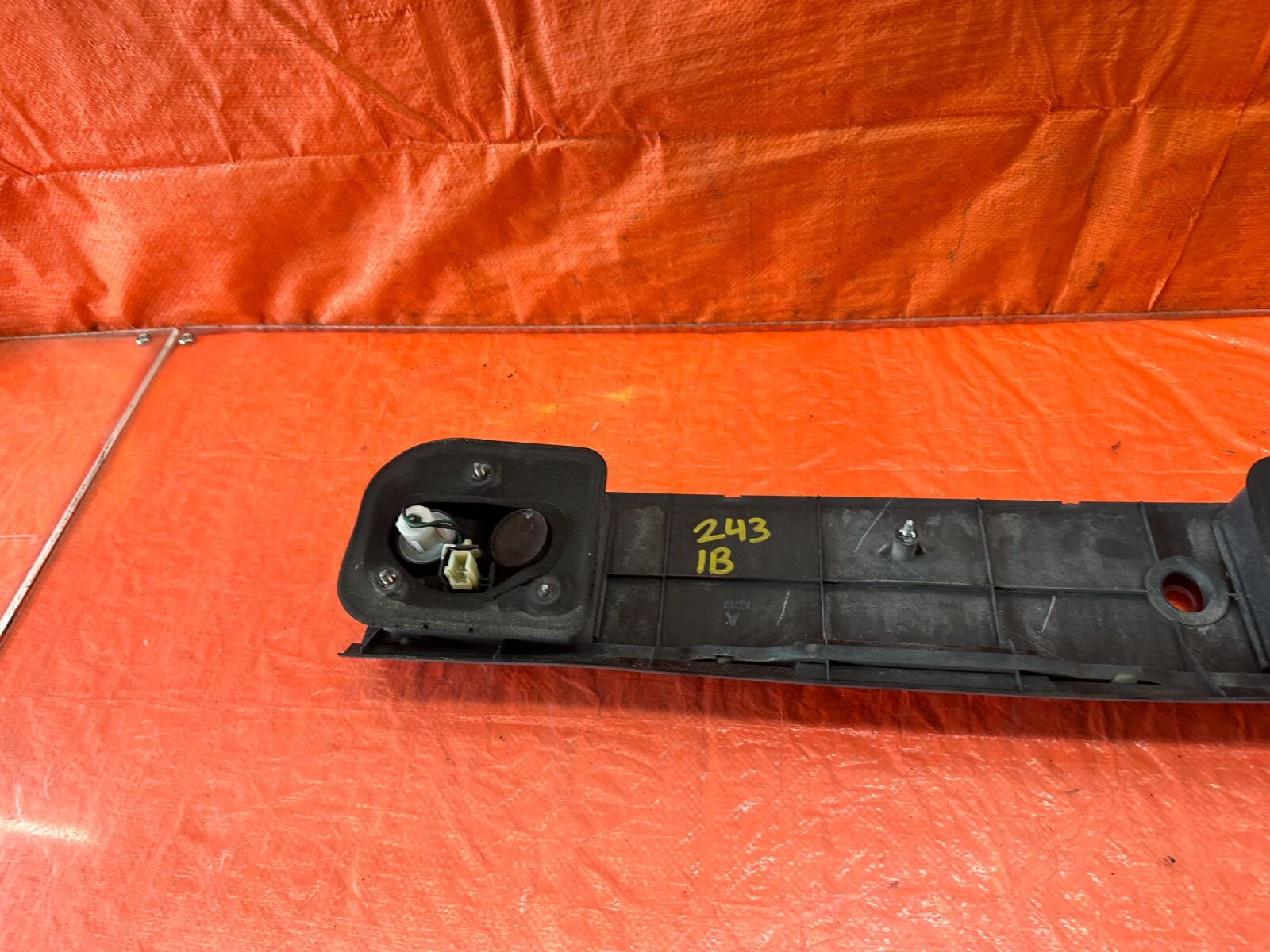 88 89 HONDA CRX   CENTER TAIL LIGHT MIDDLE TAIL LAMP   OEM FACTORY #243 19