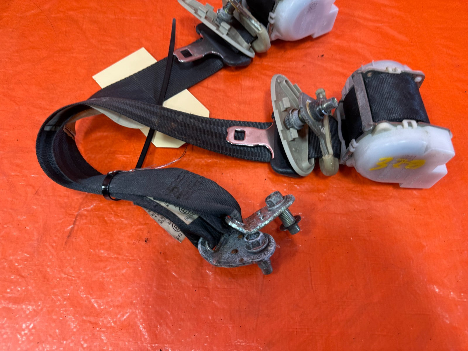 08 15 INFINITI G37 & Q60    2D COUPE   LEFT & RIGHT REAR SEAT BELTS   OEM #3281