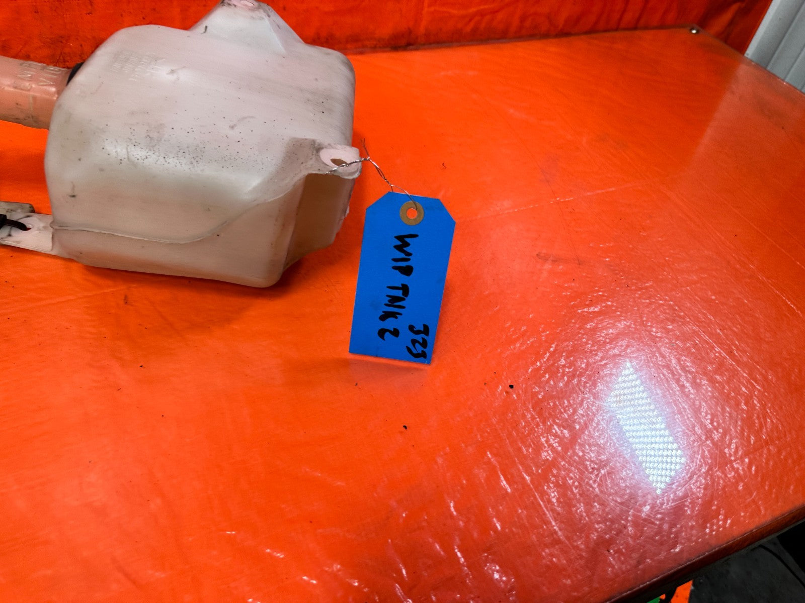 97 01 HONDA PRELUDE   WINDSHIELD WIPER FLUID RESERVOIR TANK W/ LINES & MOTOR 3234