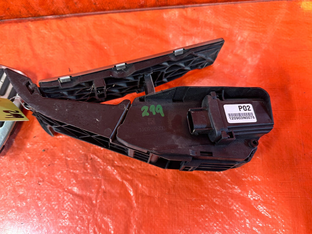 10 16 HYUNDAI GENESIS COUPE 3.8L   AUTOMATIC PEDALS GAS FUEL BRAKE OEM #29911