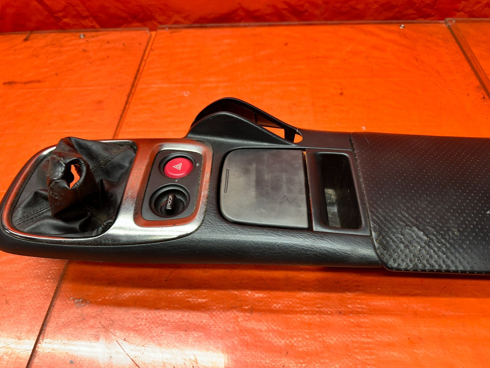 00 03 HONDA S2000 AP1 2.0L CENTER CONSOLE ARMREST SHIFTER TRIM BEZEL BLACK #33710