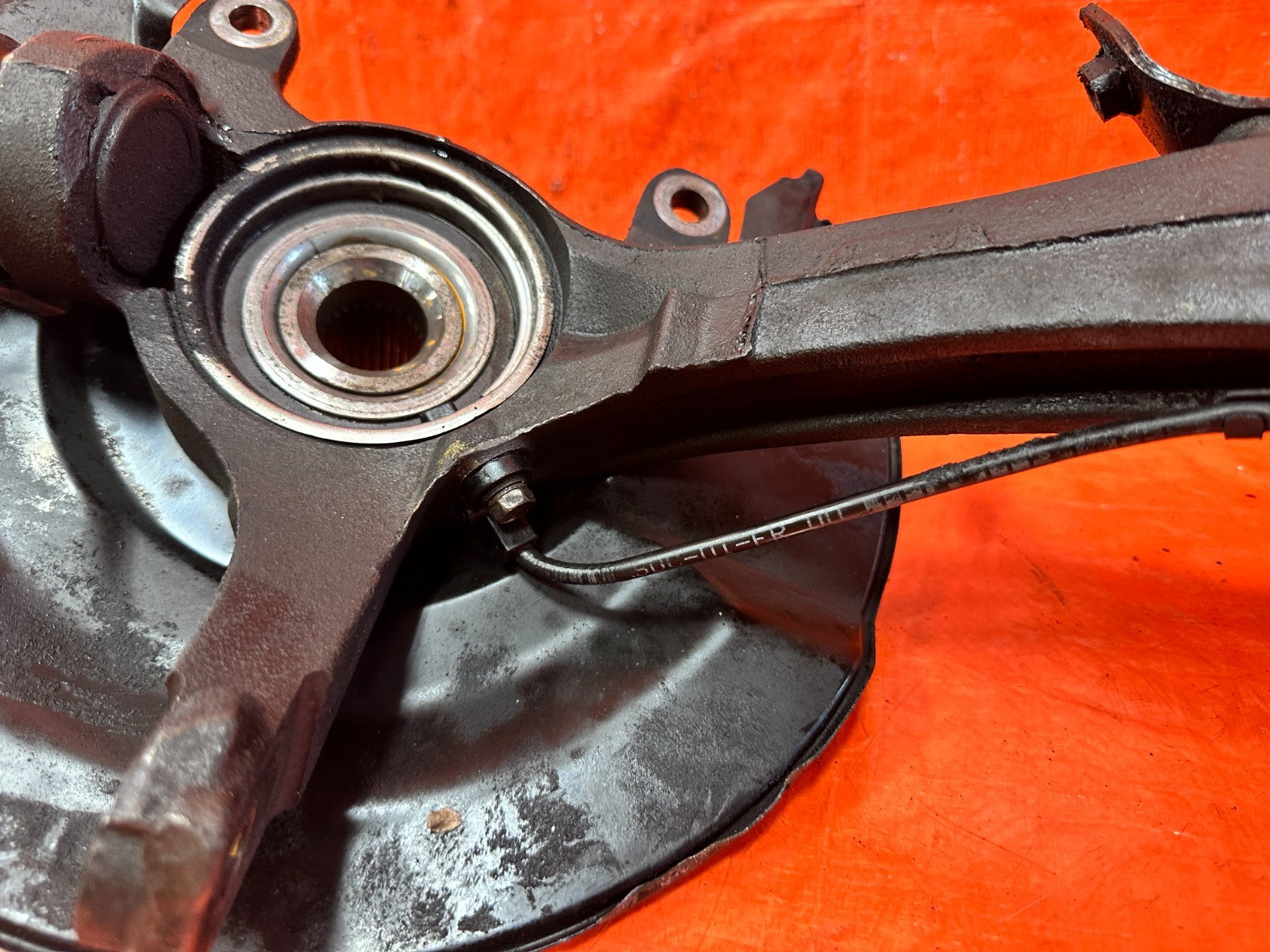 04 08 ACURA TSX   PASSENGER RIGHT FRONT SPINDLE KNUCKLE HUB   OEM FACTORY #3227