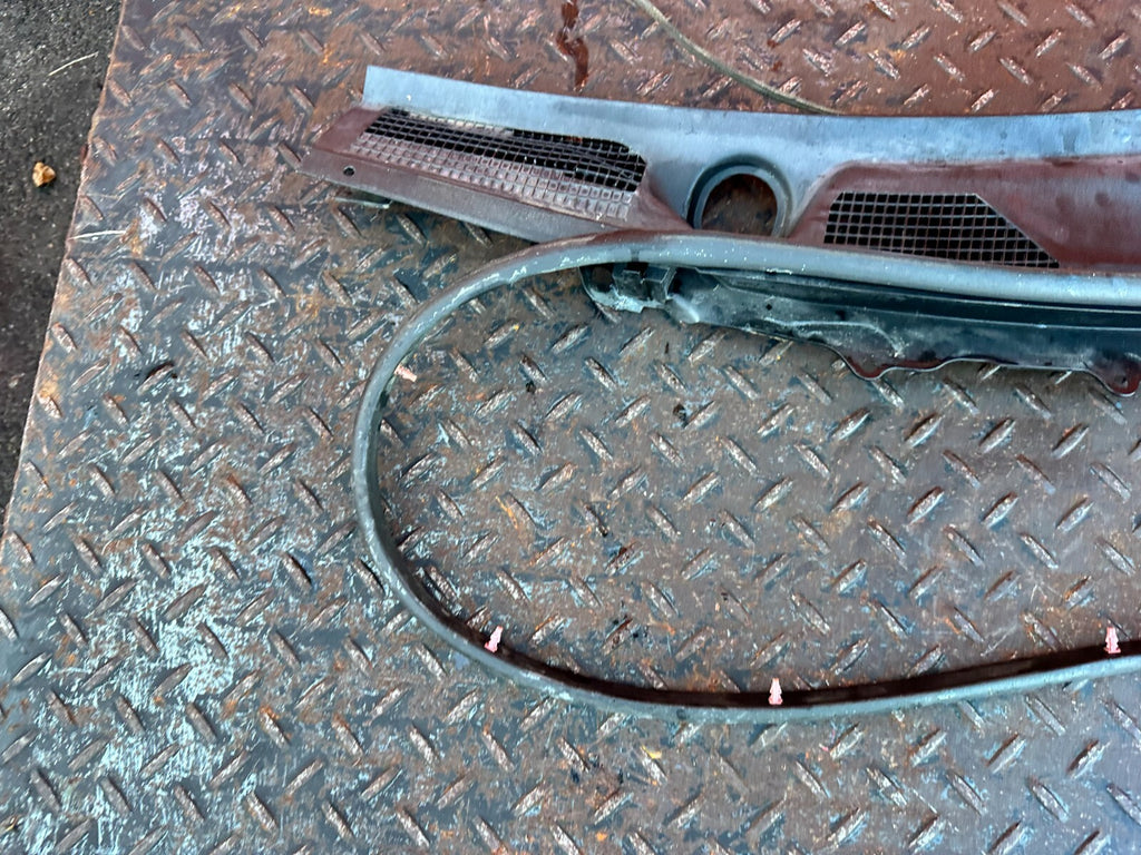 08 15 INFINITI G37 & Q60   2D COUPE   WIPER COWL TRIM   LEFT SIDE   OEM #2789