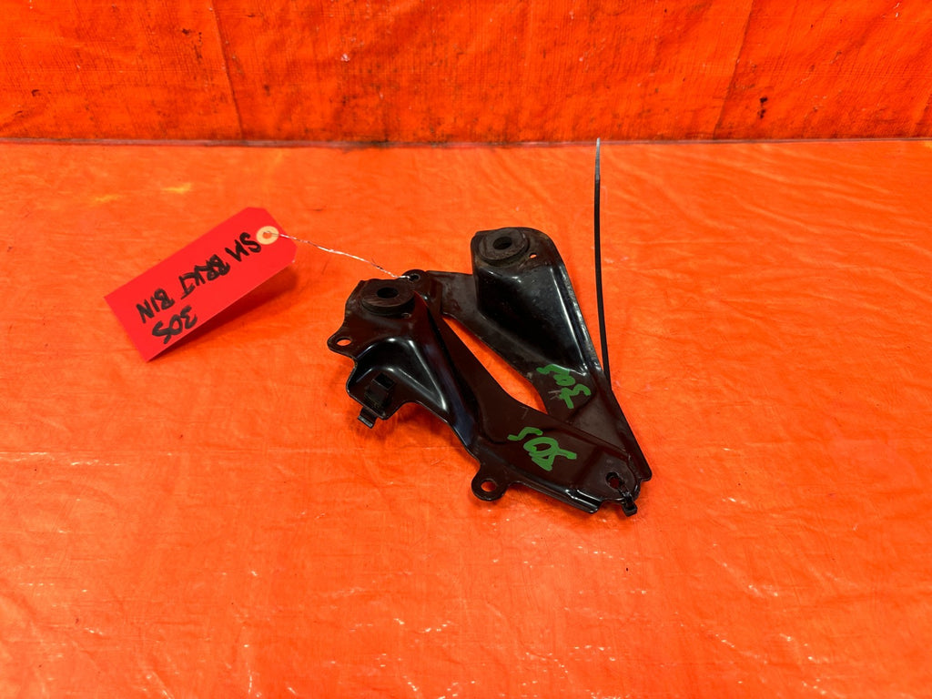 09 14 ACURA TSX   LEFT AND RIGHT RADIATOR SUPPORT BRACKETS   LH RH OEM #3052