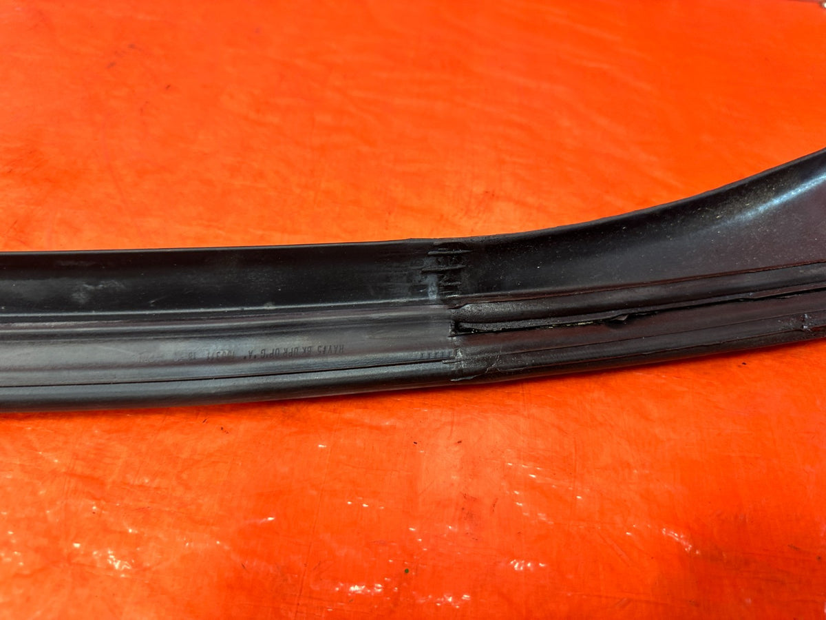 10-16 HYUNDAI GENESIS COUPE - RIGHT DOOR UPPER WEATHER STRIP SEAL OEM #3029