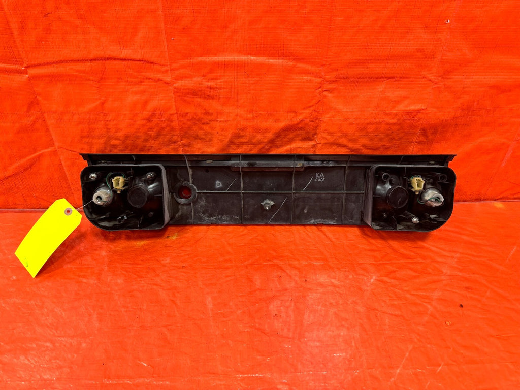 88 89 HONDA CRX   CENTER TAIL LIGHT MIDDLE TAIL LAMP   OEM FACTORY #27710