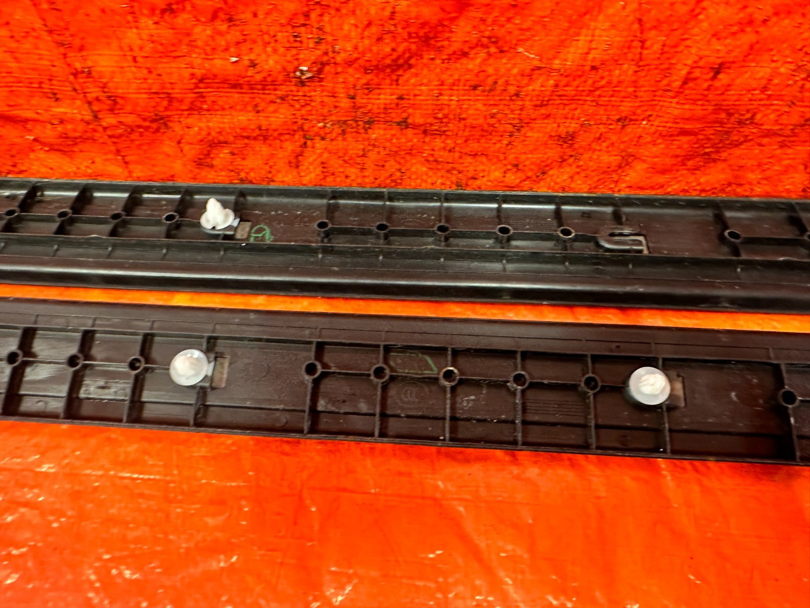 09 15 INFINITI G37 CONVERTIBLE LEFT AND RIGHT FLOOR PILLARS SCUFF PLATE SET 32910