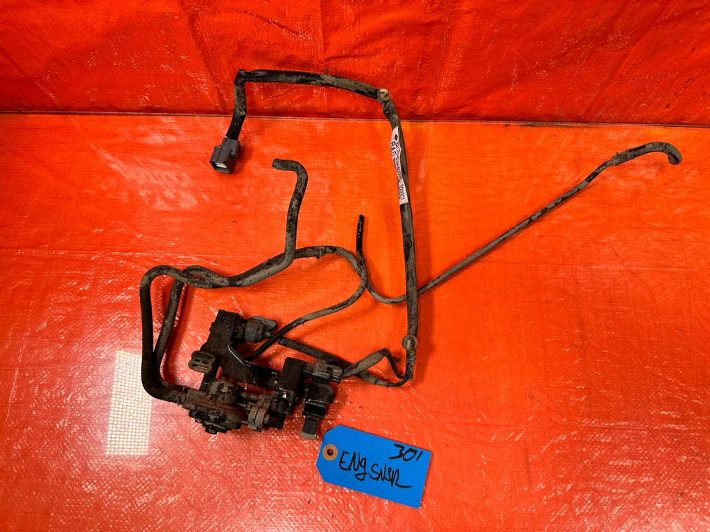 97 01 HONDA CR V CRV   MOUNTS TO THE GAS TANK   THREE WAY VALVE PURGE VALVE OEM8