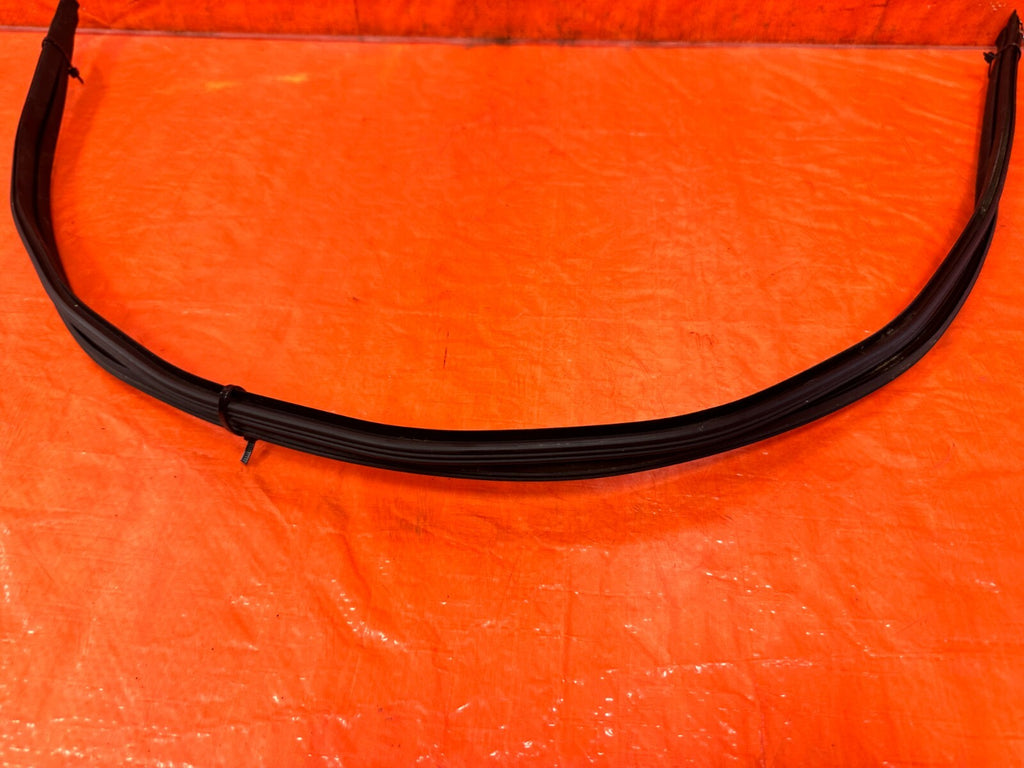 96 00 HONDA CIVIC SEDAN 4D   TOP OF THE ROOF WEATHER STRIP DRIP RETAINER OEM 2973