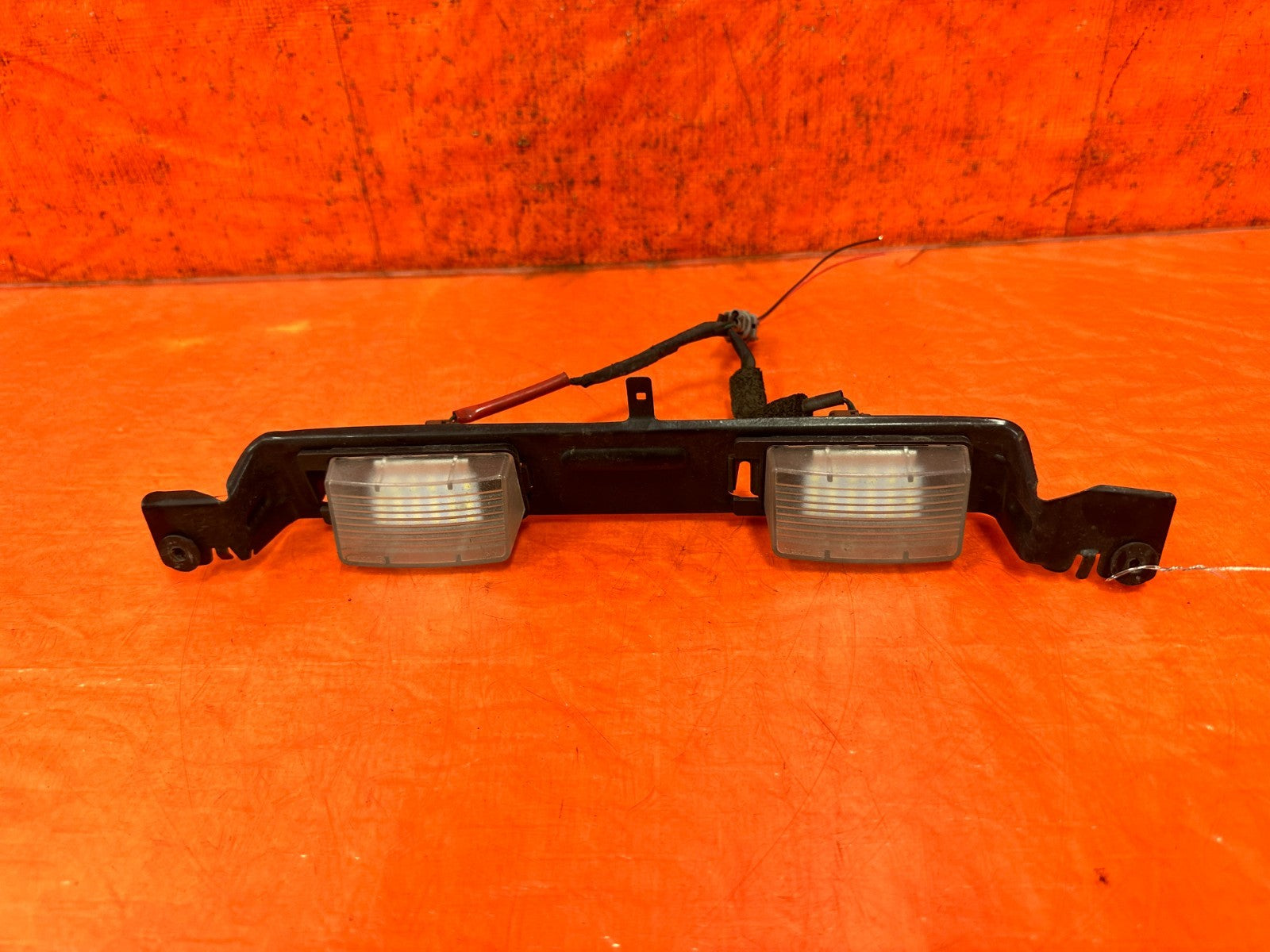 08 15 INFINITI G37 Q60 REAR LICENSE PLATE LIGHTS LAMPS L R OEM #3291