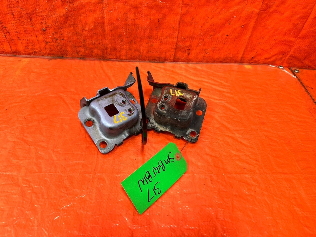 90 91 HONDA CIVIC HATCHBACK LEFT & RIGHT FRONT  METAL BUMPER BRACKETS   OEM 3170
