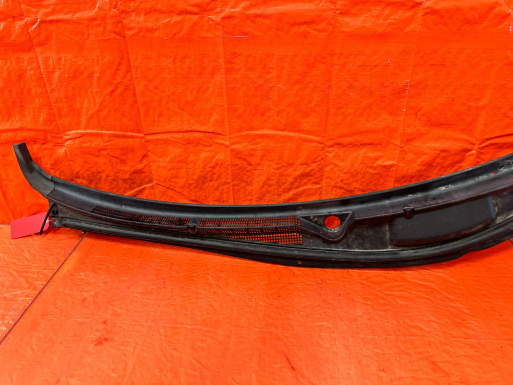 13 16 HYUNDAI GENESIS 2D COUPE   WINDSHIELD WIPER COWL   86150 2M000   OEM #3024