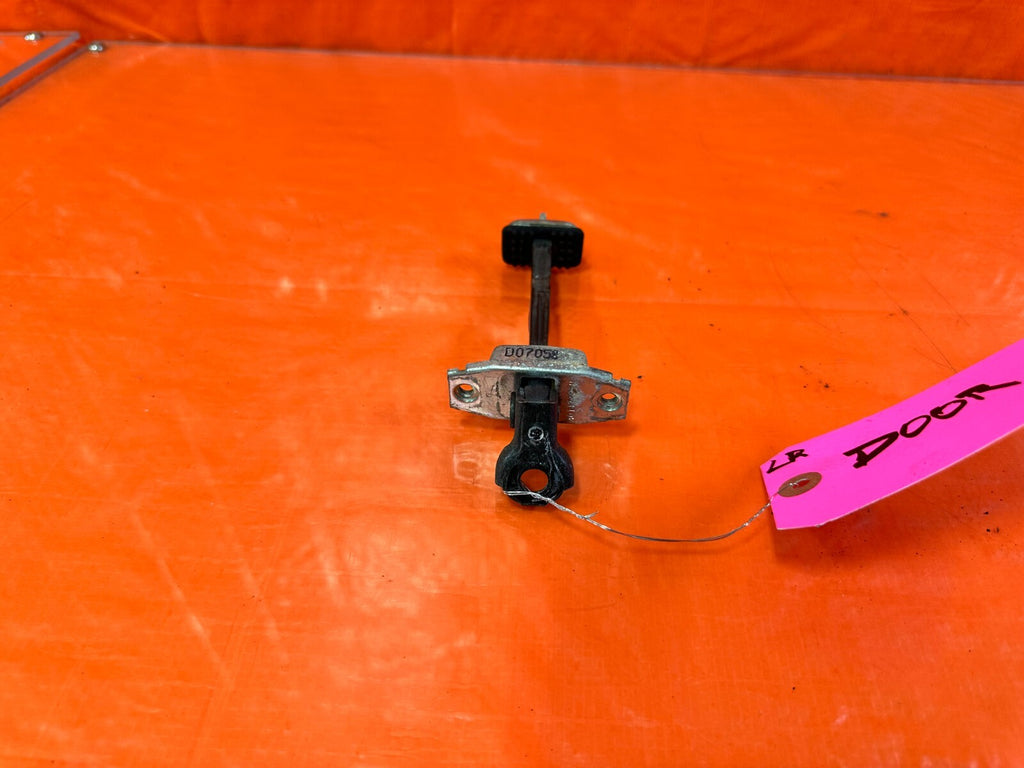 06 11 CIVIC 4D SEDAN   DRIVER LEFT REAR DOOR CHECKER HINGE ARM STOPPER   OEM 2708