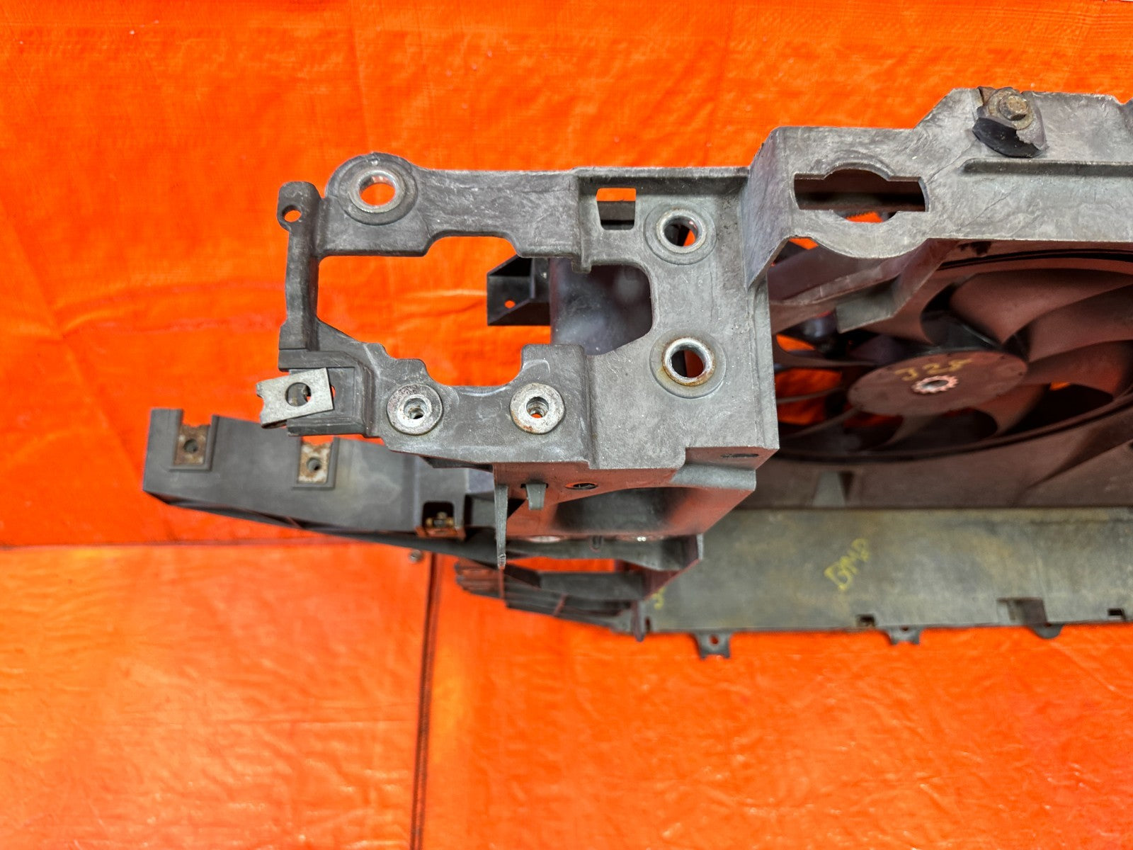 08 15 INFINITI G37 & Q60   2D COUPE   RADIATOR SUPPORT W/ COOLING FANS OEM #32814