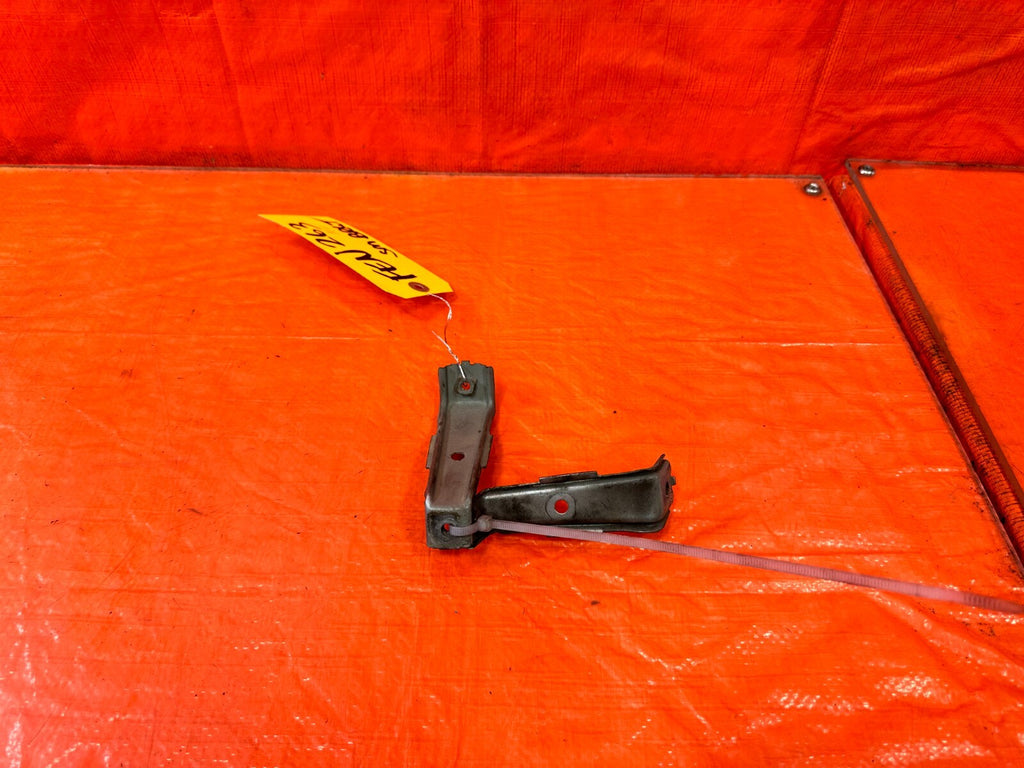 97 01 HONDA PRELUDE   LEFT AND RIGHT FENDER STAY RETAINER BRACKETS   OEM #2630