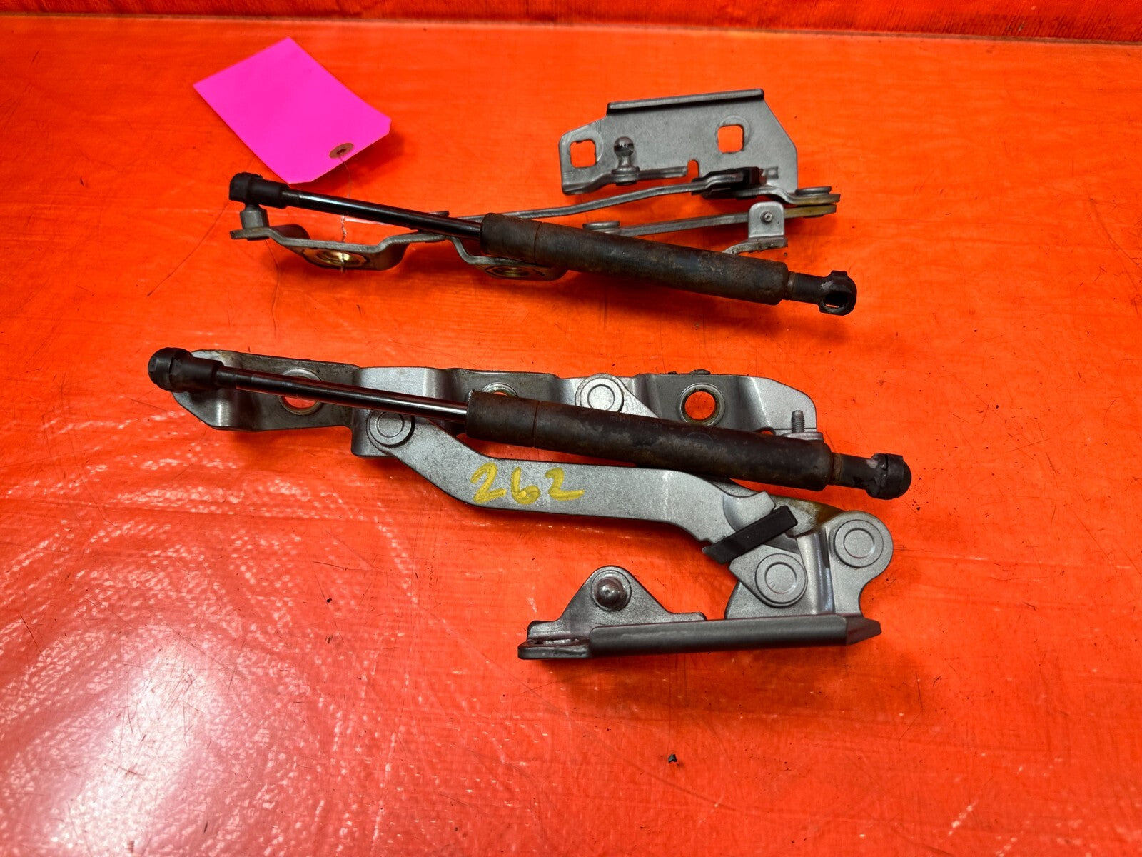 04 08 NISSAN 350Z CONVERTIBLE   LEFT AND RIGHT TRUNK HINGES   OEM FACTORY #26210