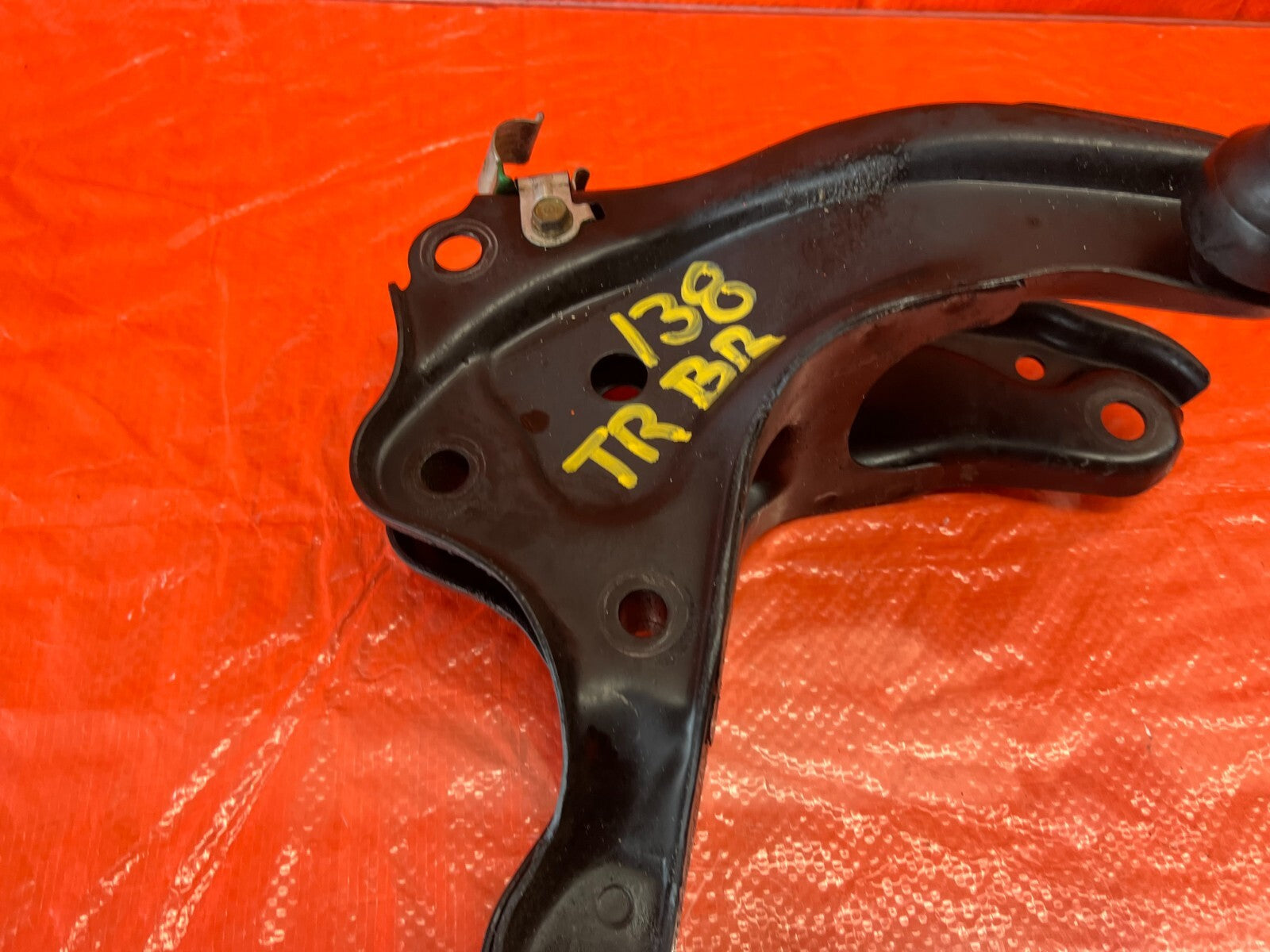 93 96 HONDA PRELUDE S & SI   AUTOMATIC MODEL   TRANSMISSION MOUNTING BRACKET 1385