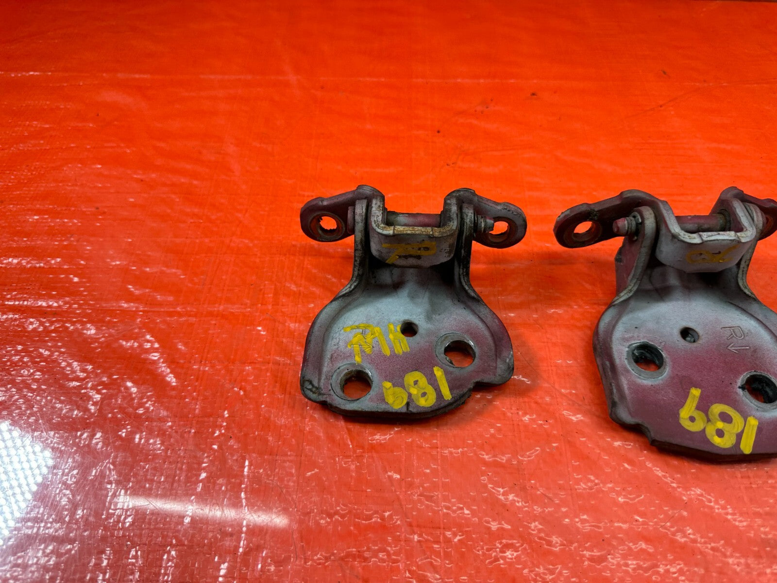90 93 ACURA INTEGRA   PASSENGER RIGHT FRONT DOOR HINGE SET UPPER LOWER OEM #1896