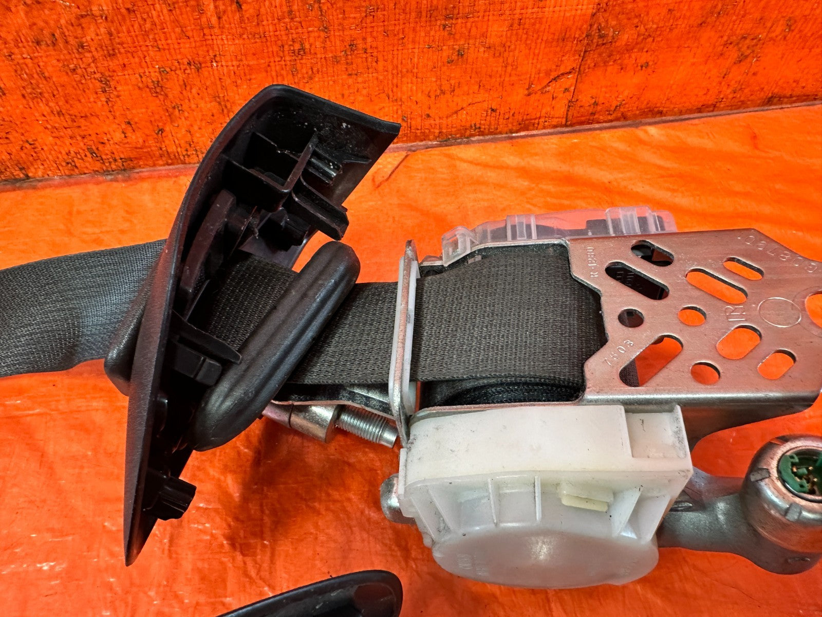 09 15 INFINITI G37 Q60 CONVERTIBLE FRONT LEFT RIGHT SEAT BELTS RETRACTORS #3297