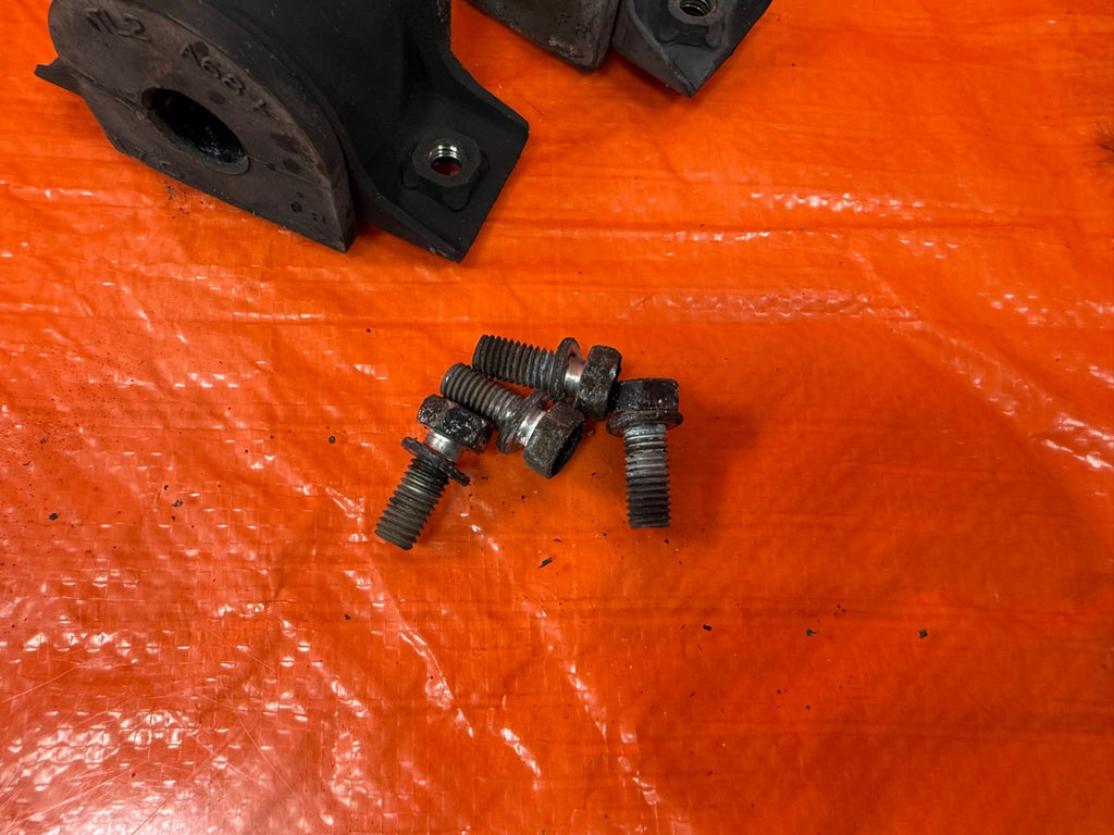 04 08 ACURA TSX   LEFT & RIGHT REAR SWAY BAR BRACKETS & BUSHINGS   OEM #3212